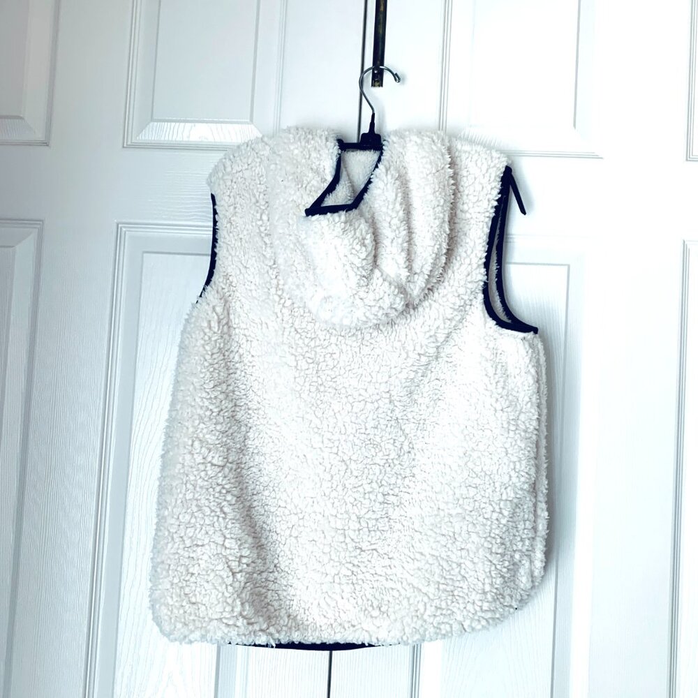 Cozy Sherpa Hooded Vest Teddy Bear Fleece Zip-Up w/ Navy Trim – Size Medium